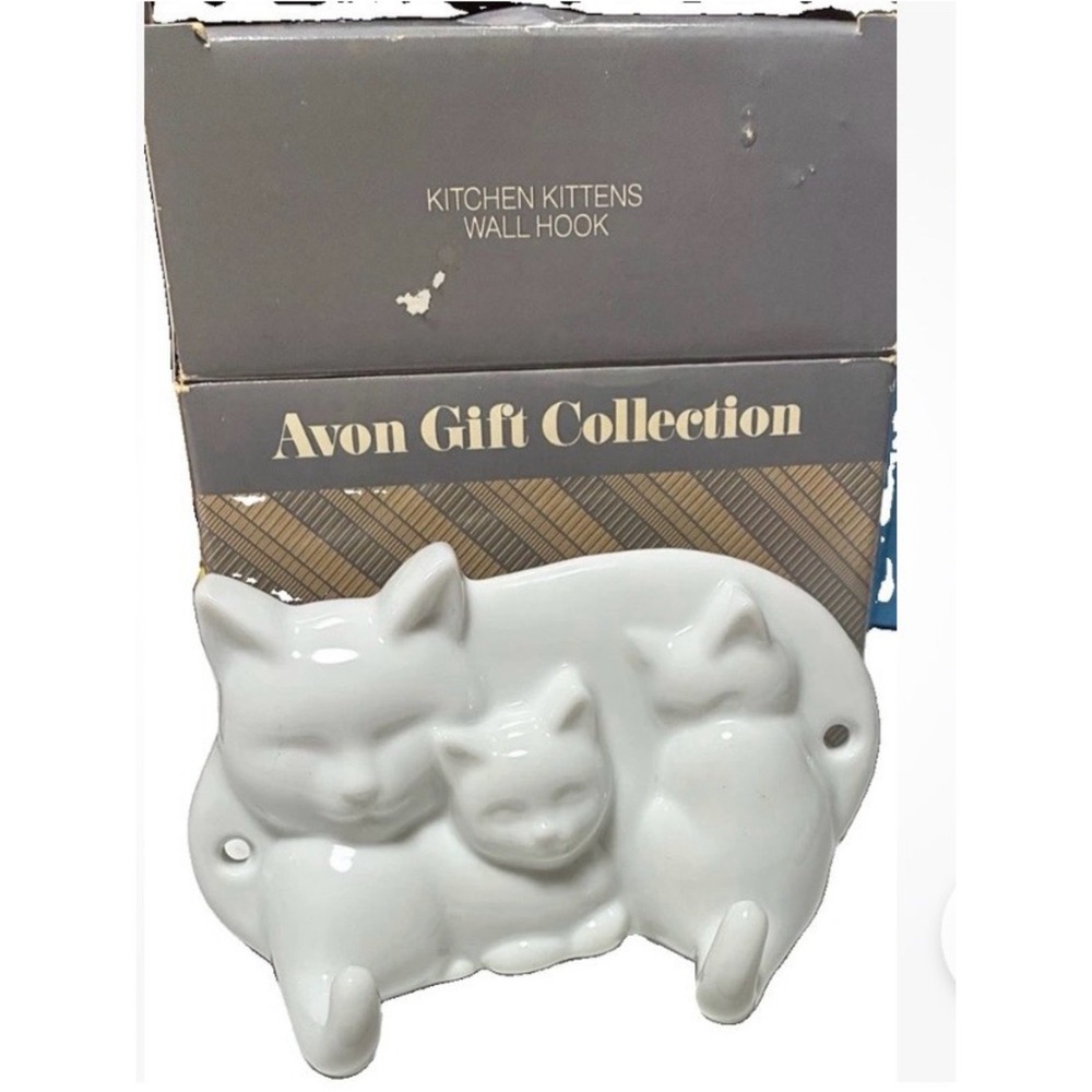 Avon Kitchen Kittens Wall Hook Ceramic White Cat Family Avon Gift Collection NIB